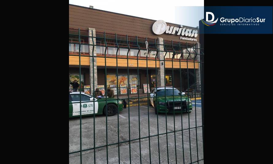 Delincuentes huyen tras asaltar supermercado de Valdivia