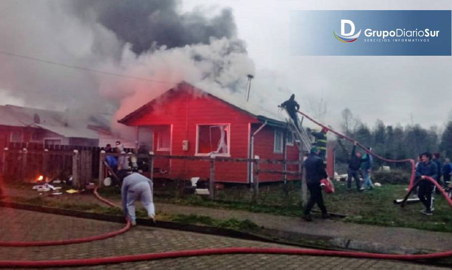 Vivienda resultó severamente dañada por incendio en sector rural de Futrono