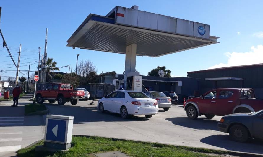 Pese a fin de paro de camioneros sigue escasez de bencina en Los Ríos
