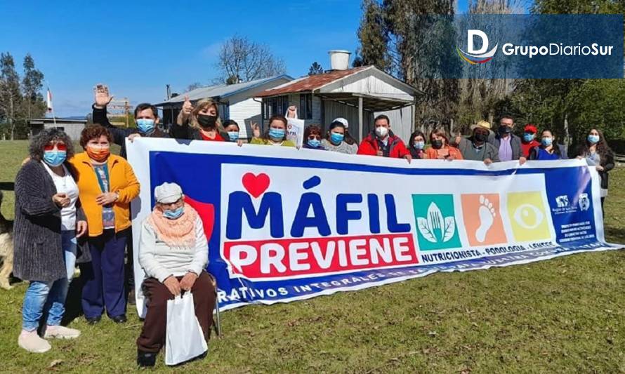 Vecinos de Máfil reciben anteojos gracias a proyecto municipal