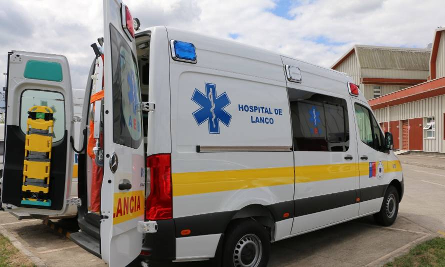 Hospital de Lanco recibió nueva ambulancia