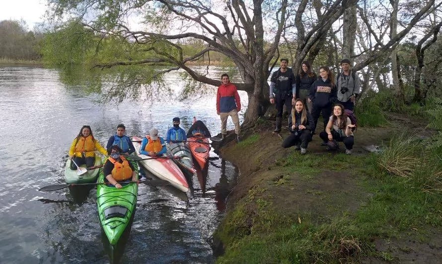 Jóvenes se suman a jornada de biodiversidad en los ríos de Valdivia