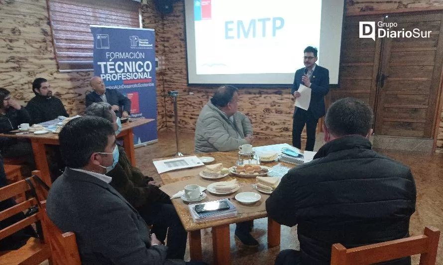 Realizan jornada de fortalecimiento para la educación Técnico Profesional en Los Ríos