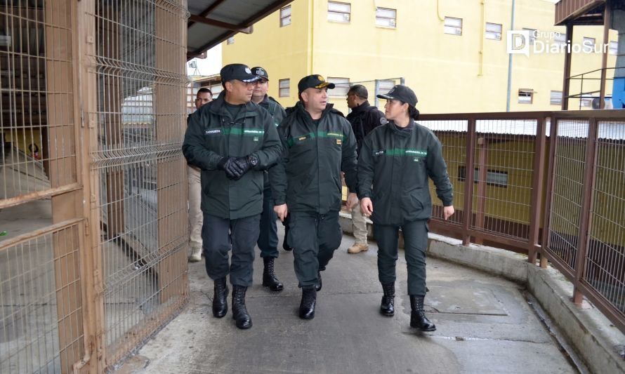 Director nacional de Gendarmería visitó unidades de la Región de Los Ríos