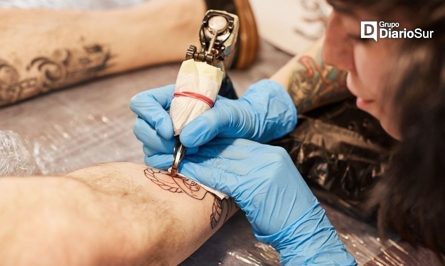 Encuentro de tatuadoras reunirá a veintena de artistas en Valdivia 