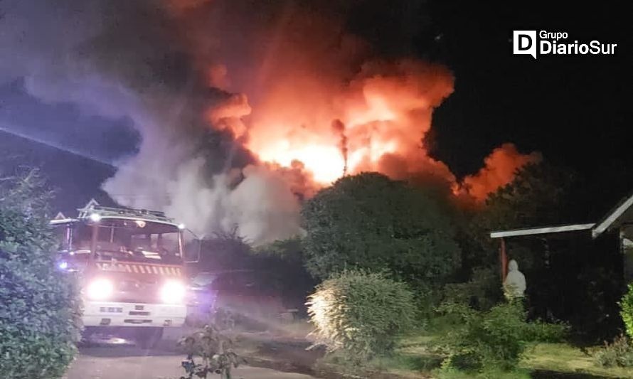 Incendio en sector Los Encinos de Valdivia habría sido causado por una bengala