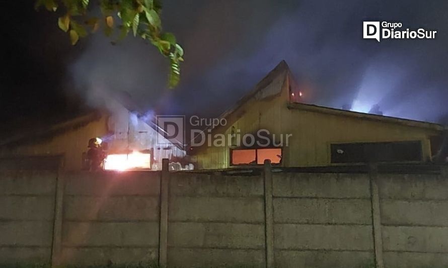 Incendio afectó a una parte del Colegio Balmaceda de Futrono 
